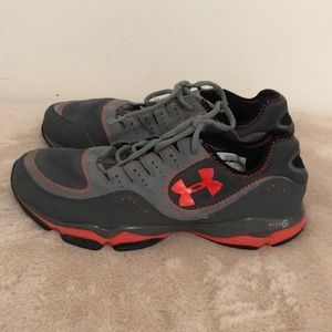 Under Armour Men’s Micro G tennis shoes Size 9.5